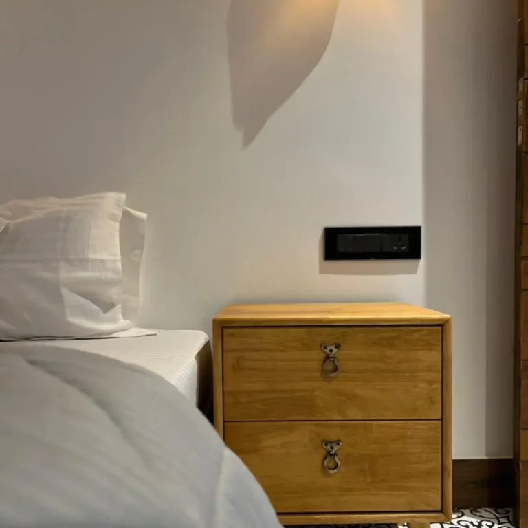 bedside-table-by-hedra